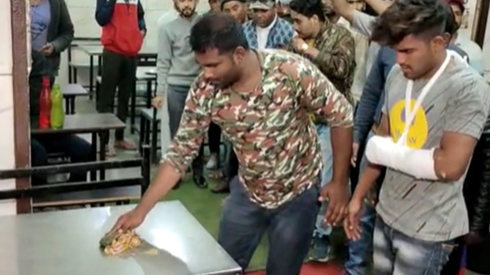 Indore: Police got parade of miscreants done, went there to vandalize the hotel, cleaned utensils, planted a broom