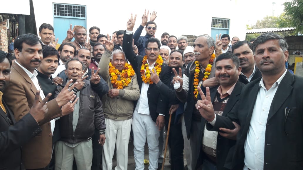 Bar Association Khatauli's Chatarpal became president and new general secretary