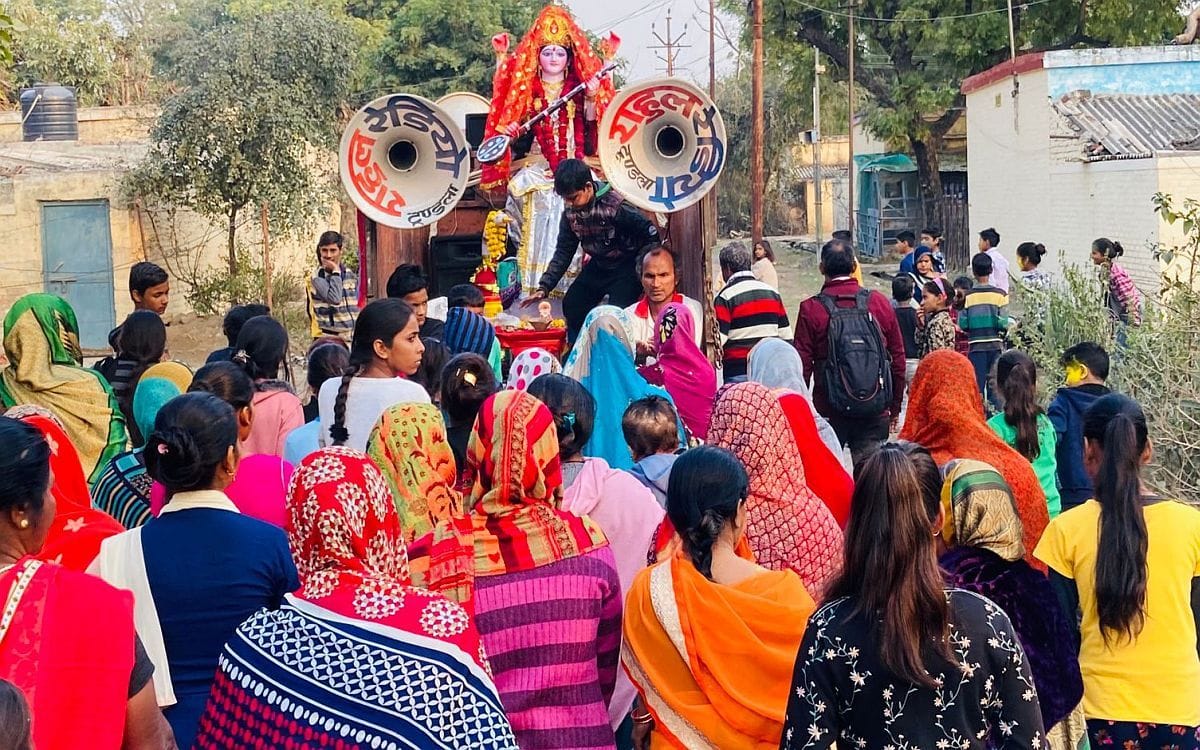 Devotees played fiercely with the procession of Mother Sharde