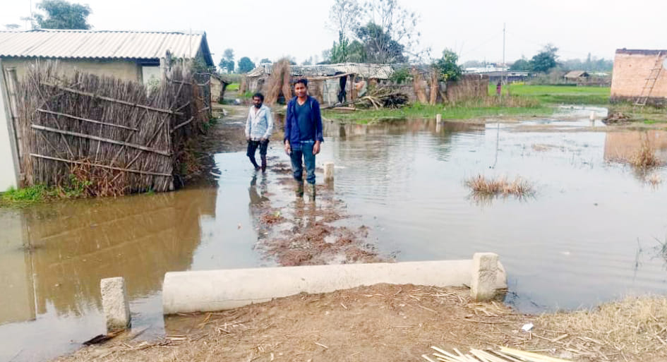 Residents of Raninagar are deprived of drains and roads for fifteen years