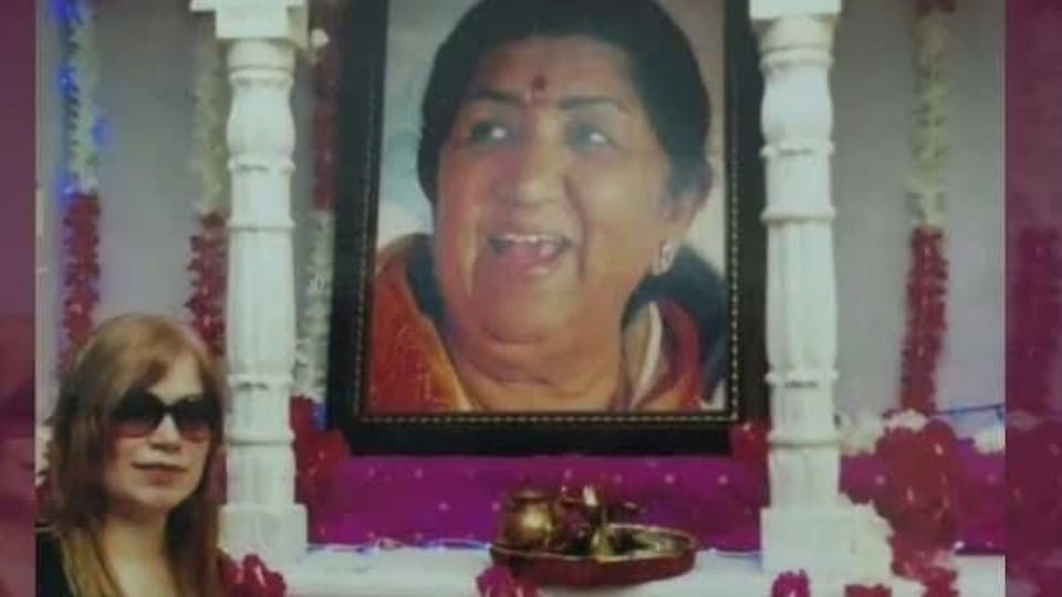 Madhya Pradesh: There is a temple of Lata Mangeshkar in Indore, worship is done every morning... fan said - Lata ji is another form of Mother Saraswati...