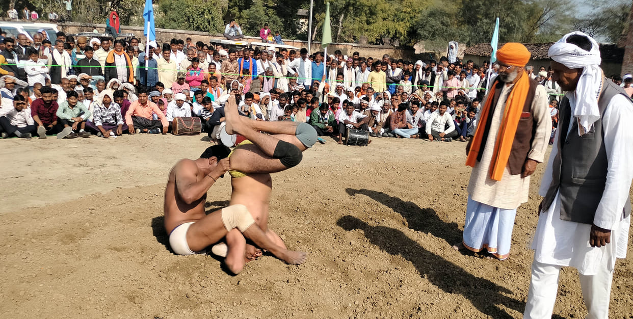 Banda's Vivek defeated Khaptiha's Chhotu