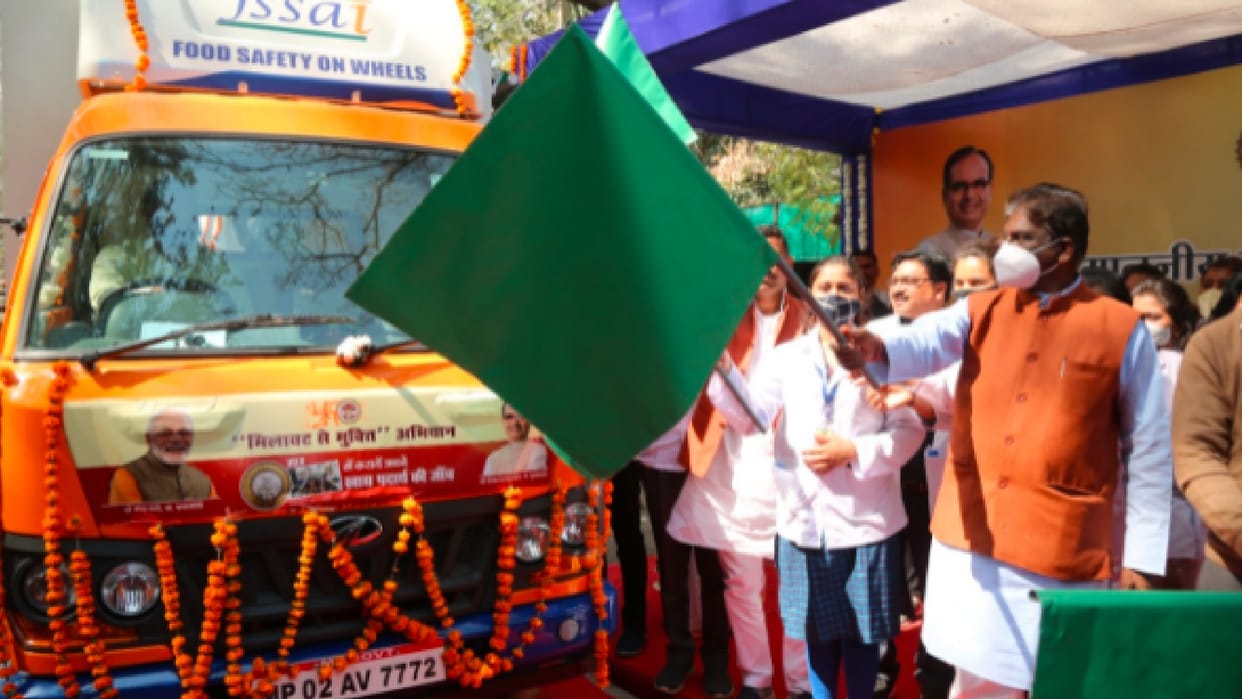 Freedom from MP adulteration campaign: Food items will be able to be tested for Rs 10, Health Minister gave the gift of a mobile laboratory