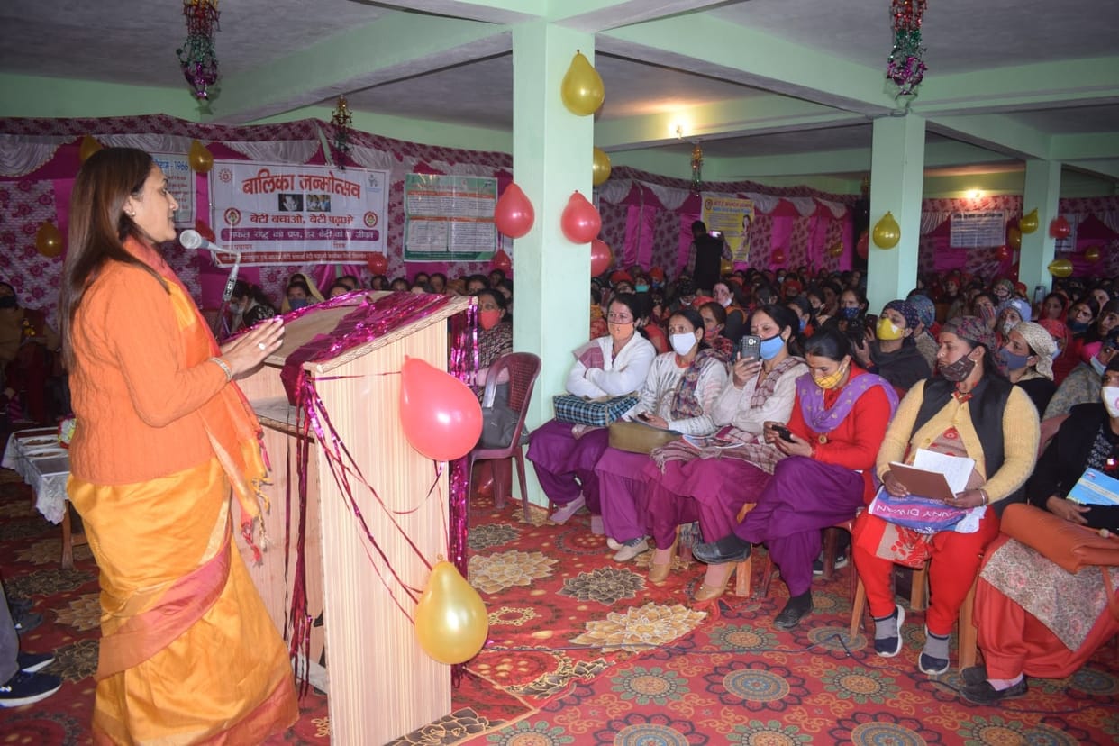 woman know their own  power and become independentsaid dezi thakur