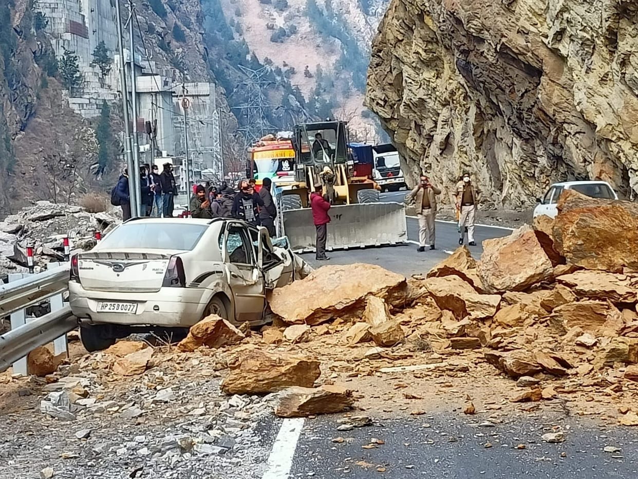 landslides on car in silli kinnaur and two person injured