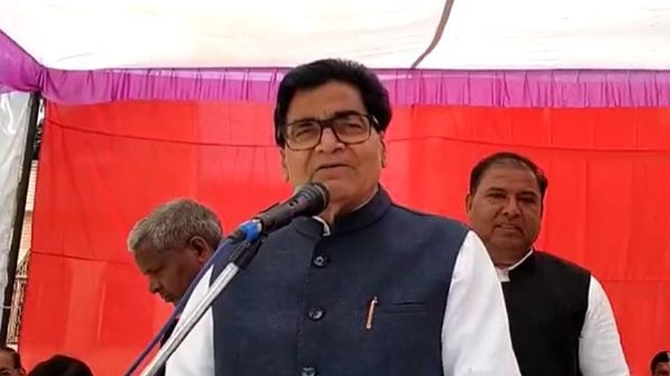 sp leader ram gopal yadav targets cm yogi adityanath in public meeting in karhal