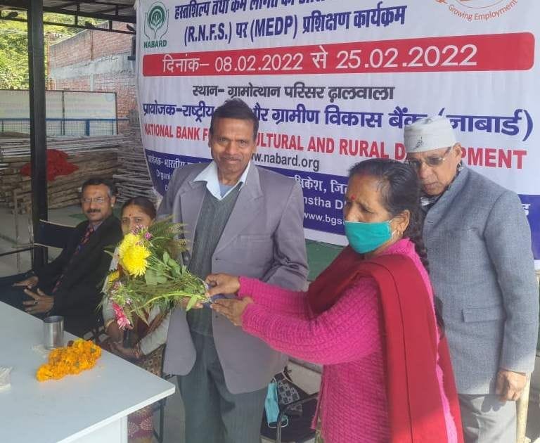Started training to make products from Bhimal fiber