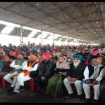सीएम योगी के वर्चुअल संबोधन को सुनते भाजपा कार्यकर्ता