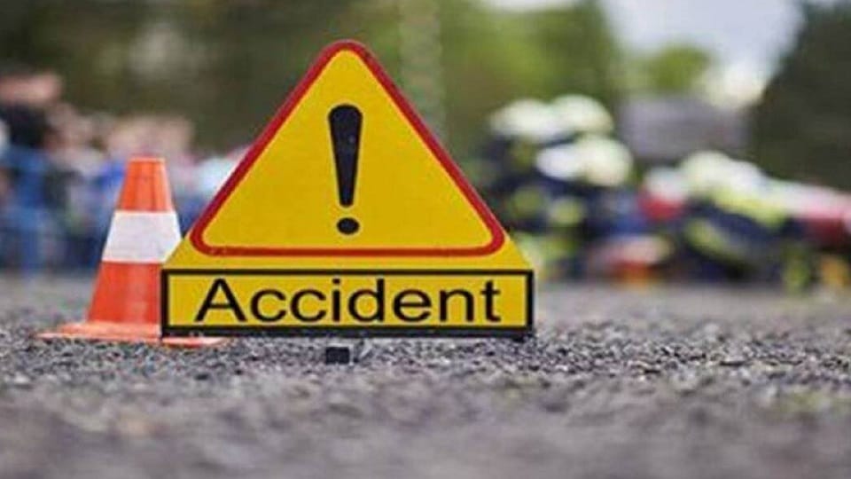 dumper hit bike on thakurdwara aliganj road two brothers died