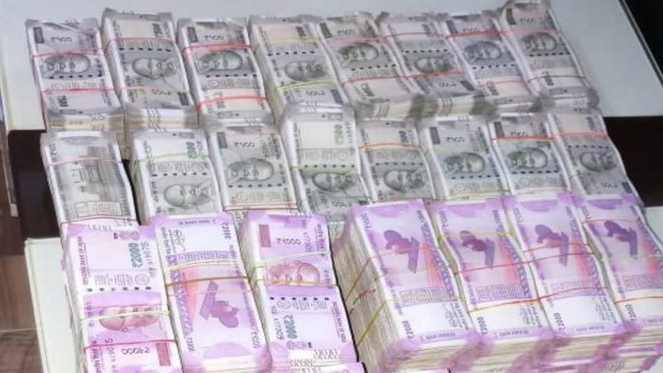 record cash seizure for first time in up assembly elections by income tax department