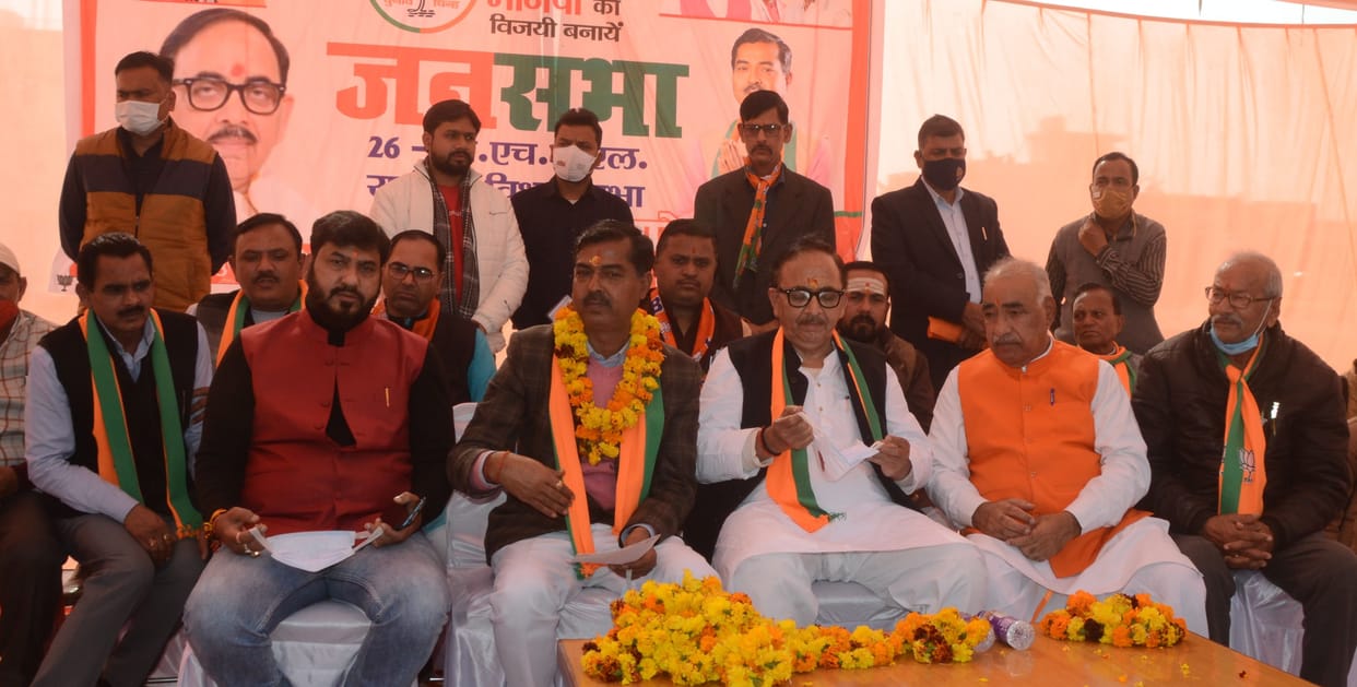 Rahul and Kejriwal doing politics of lies: Pandey
