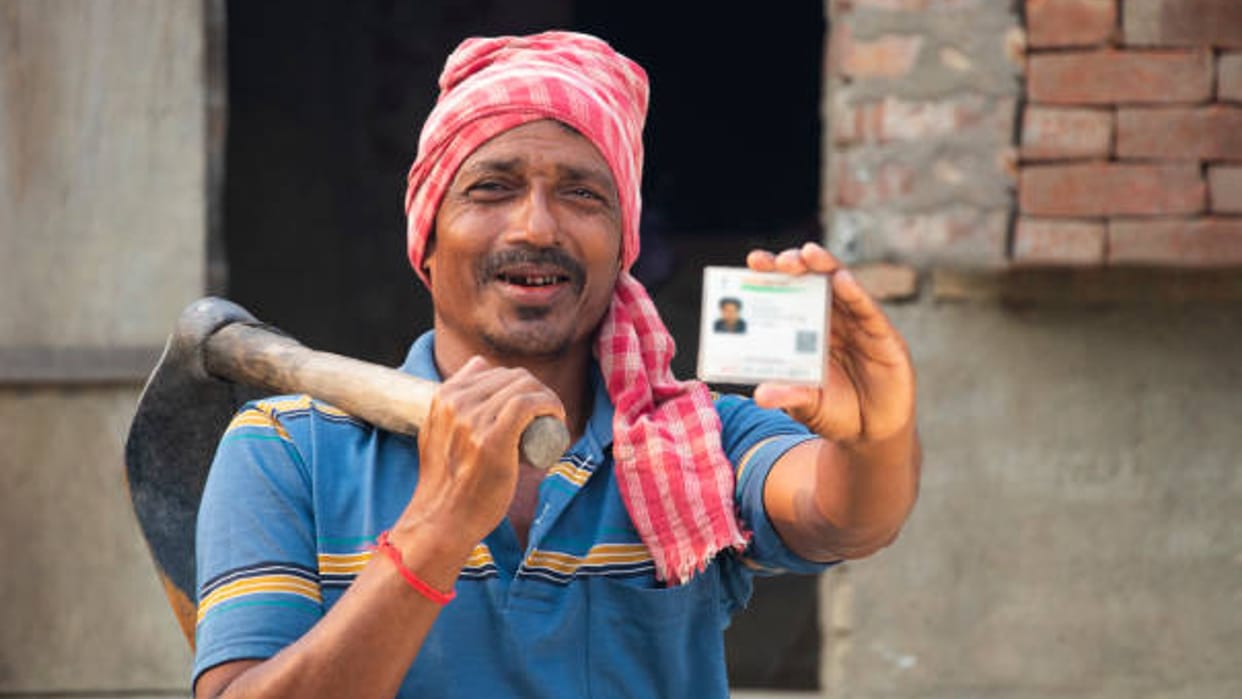 how ruling political parties benefit individual voters with government Welfare Scheme in india