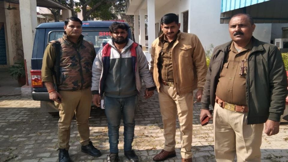 Mathura police arrested shooter Damru in pradhan murder case