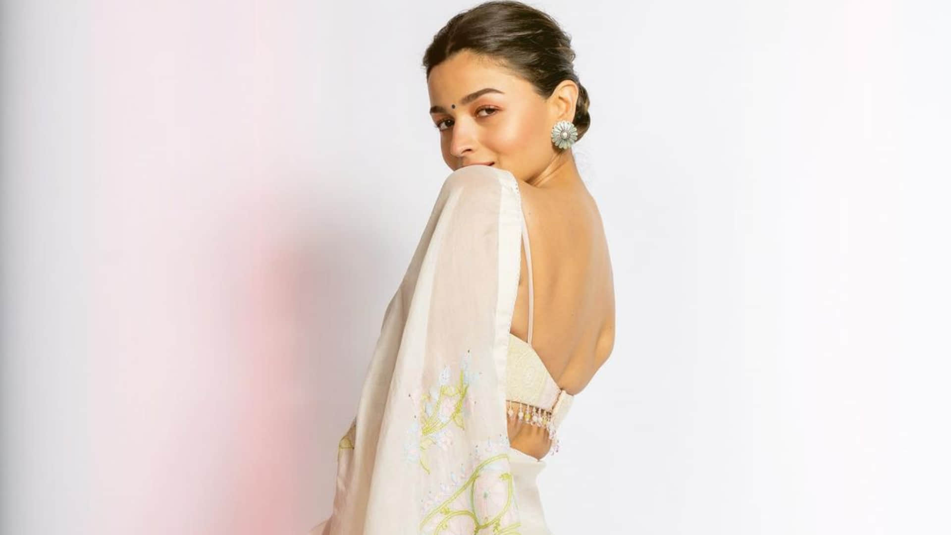 alia bhatt promote gangubai kathiawadi in white saree with retro look