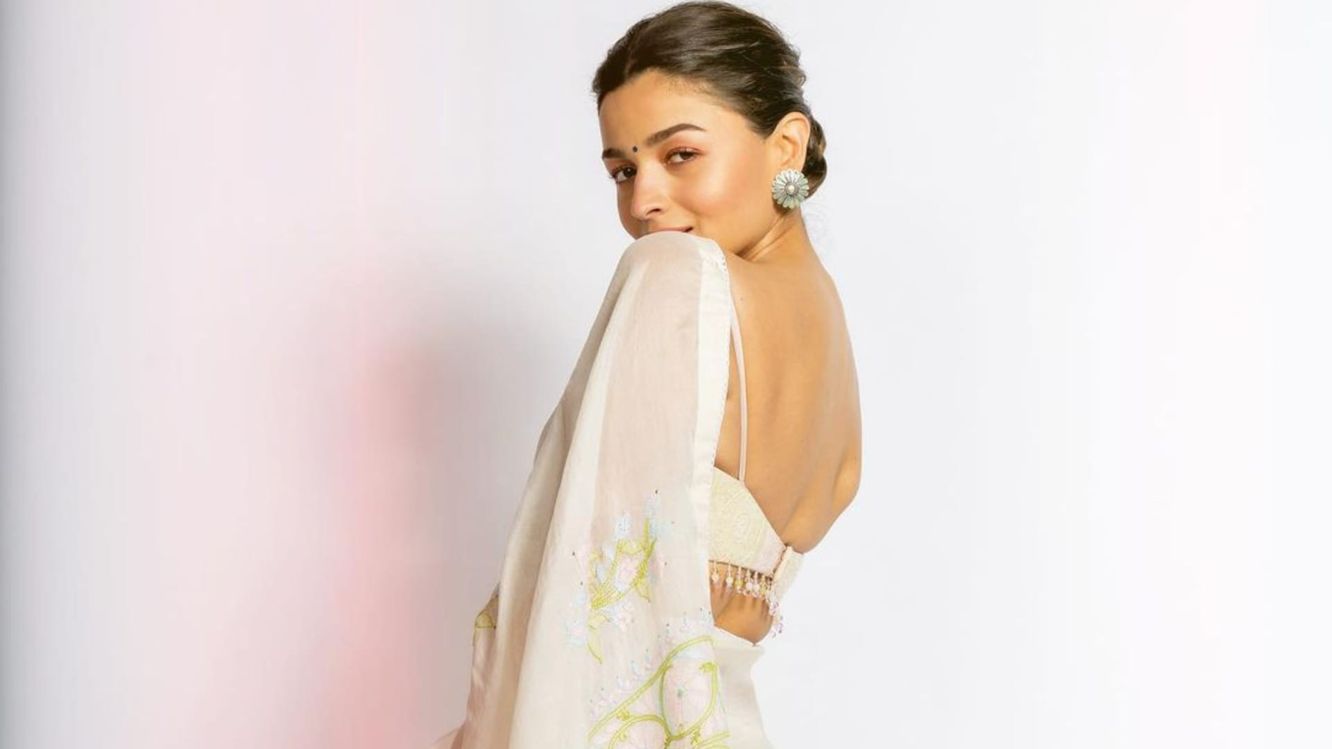alia bhatt promote gangubai kathiawadi in white saree with retro look