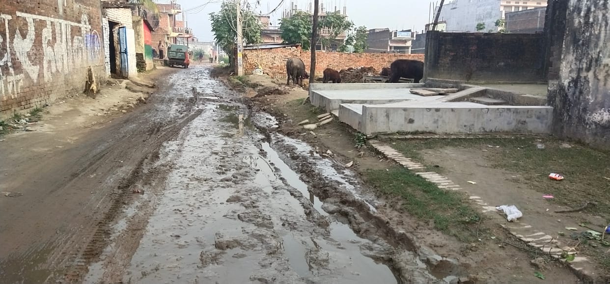 Troubles due to dirty water on Suggichauri road