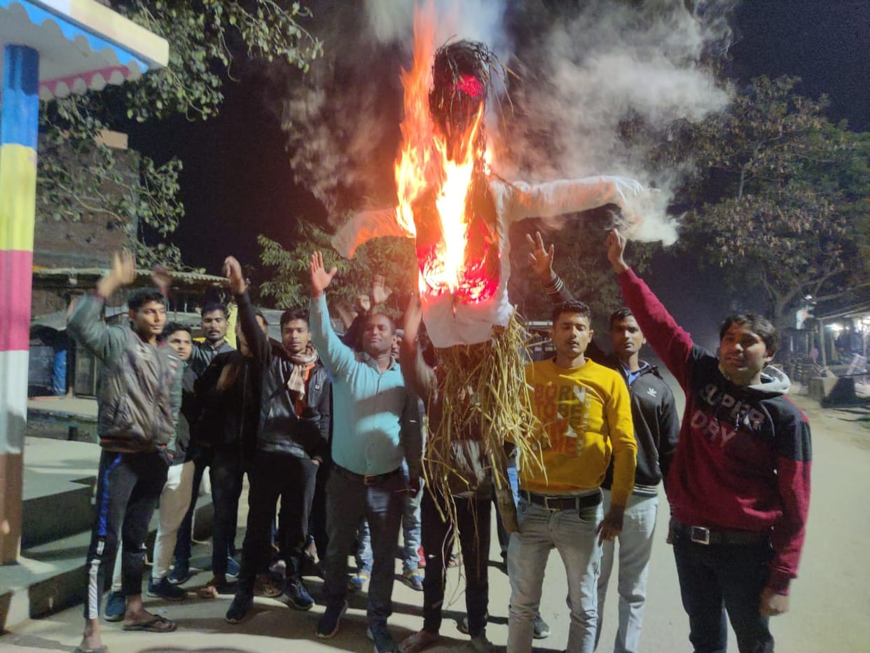 SP candidate's effigy burnt in Amila