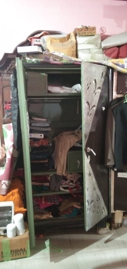 Lakhs of cash and jewelery stolen from doctor's closed house
