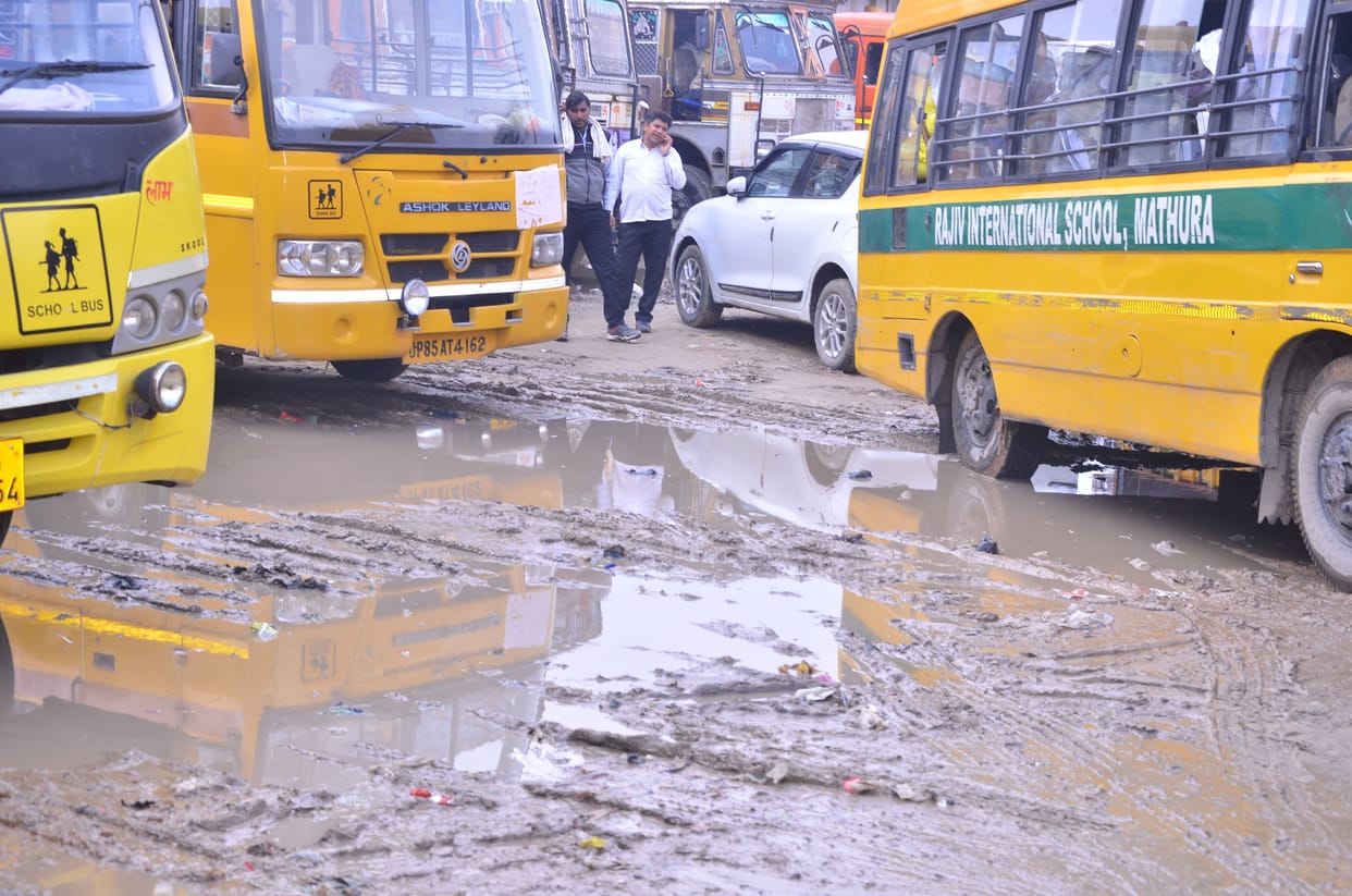Mathura: Weather turned again, winter increased after rain