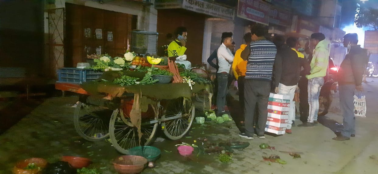 hardoi news,Vegetable seller beaten all the way for asking for a loan