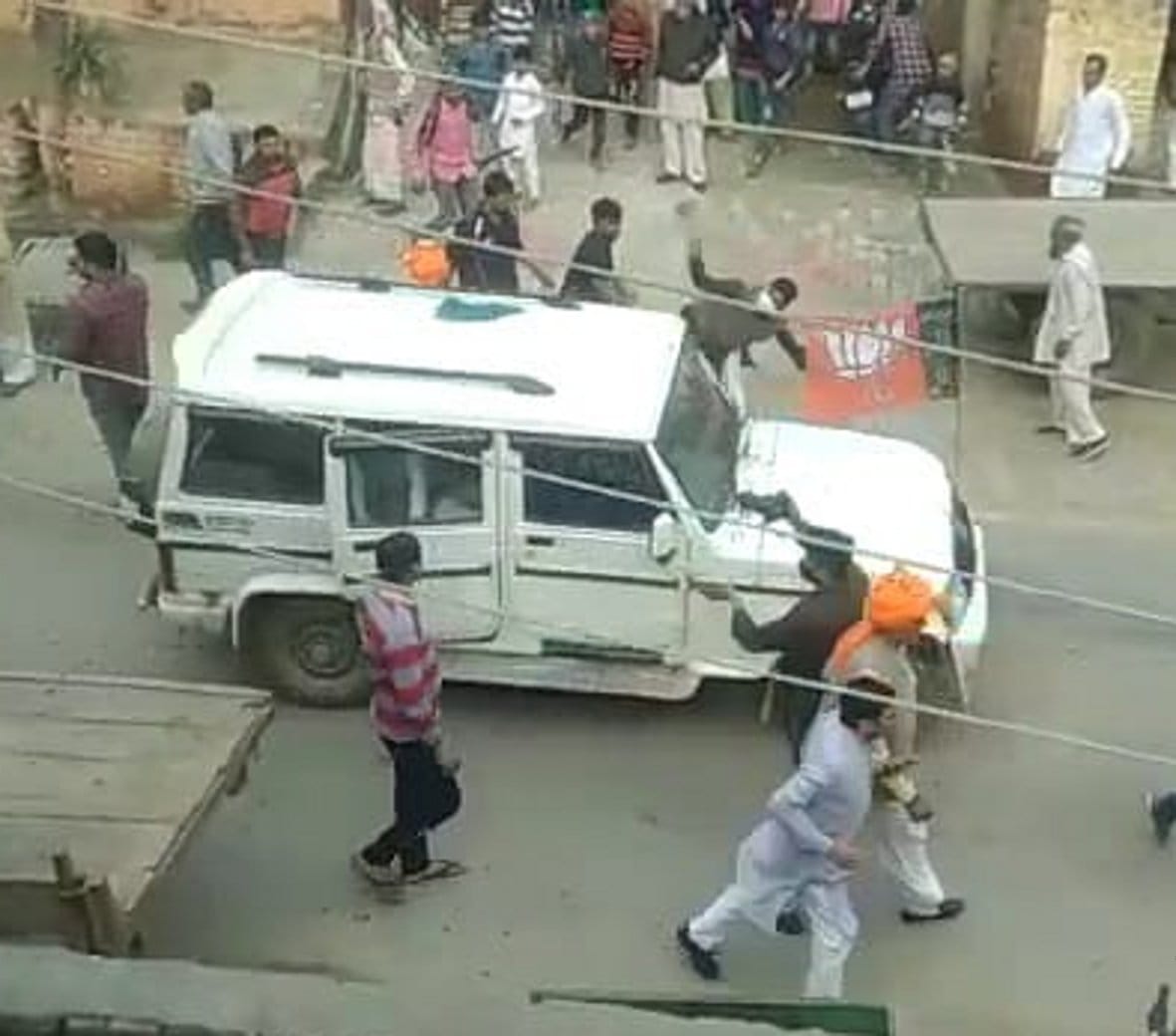Cow dung and stones were thrown at BJP candidate's convoy, workers were beaten up