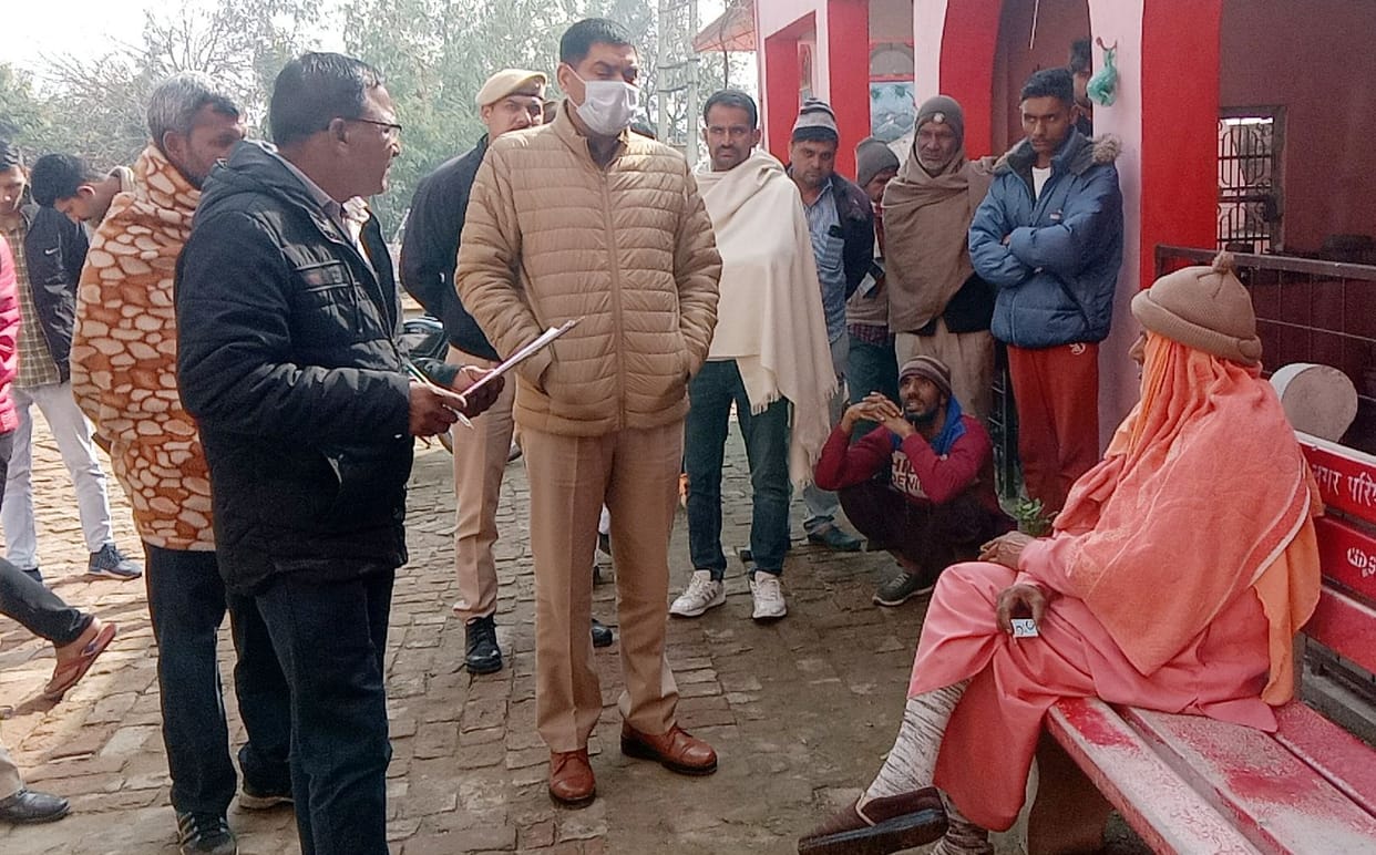 Five masked youths looted cash of one lakh 50 thousand rupees from the temple by threatening the Mahant