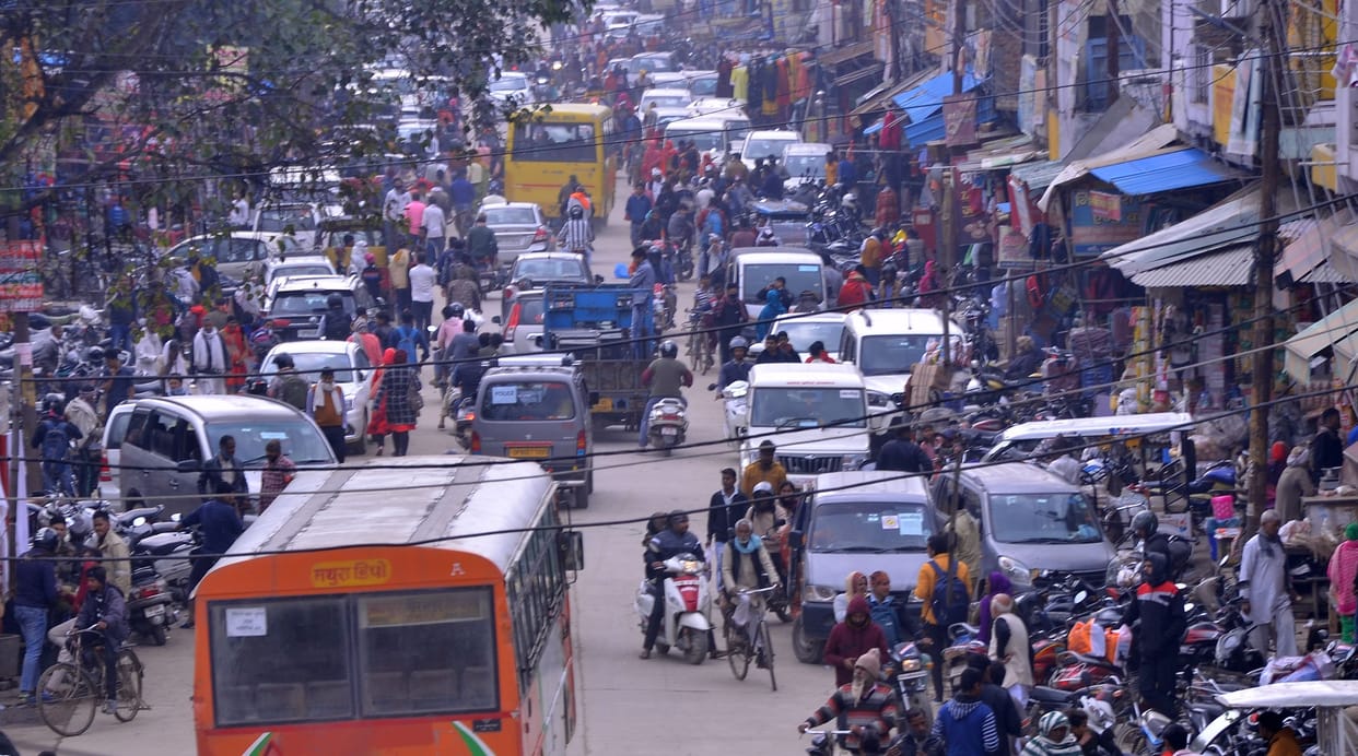 Mathura: Service lane including highway and surrounding roads jammed