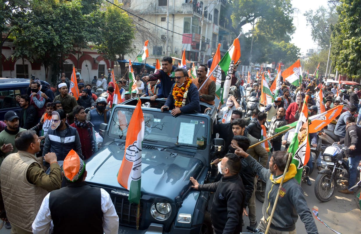 Aligarh Vidhan Sabha Chunav 2022: During Roadshow Situation of Confrontation Twice News in Hindi