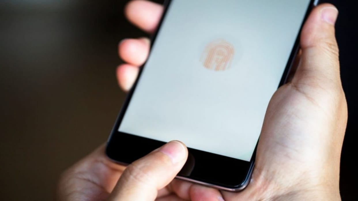 UP: Only 12 lakh students will be able to get tablets and smartphones, companies could not supply tablets and smartphones