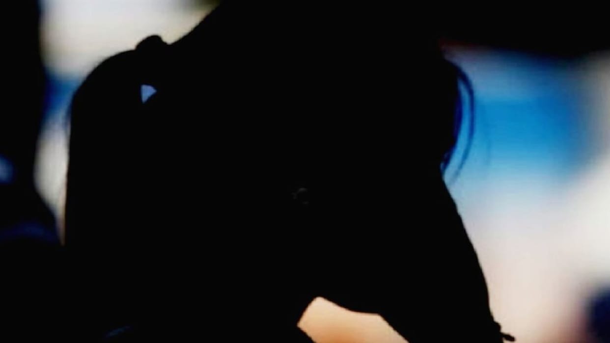 girl student tried suicide by going to her lover house
