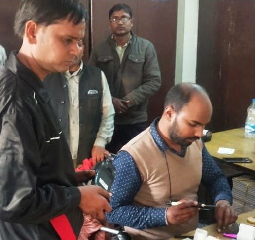 E-pos machines started getting repaired in Kanpur dehat, distributors will no longer be able to make excuses in distribution of fertilizers