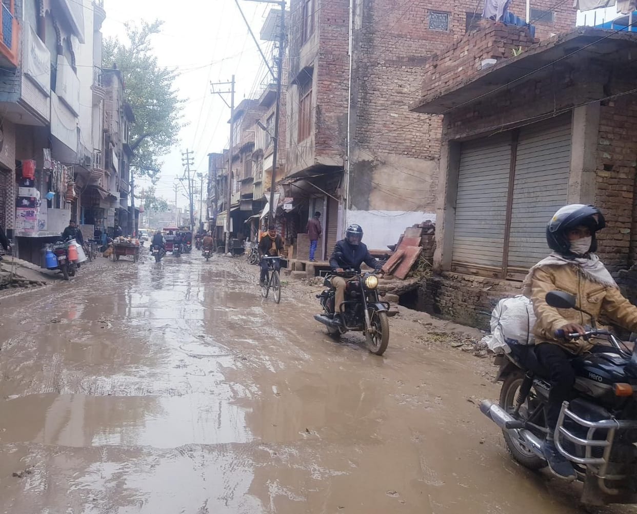 Appearance of the city deteriorated due to rain, mixed effect on agriculture