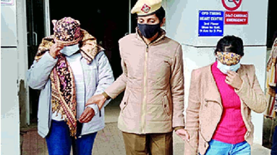 prostitution going on in sasaram oyo hotel located at badkhal chowk crime branch raided 14 girls and 20 boys arrested