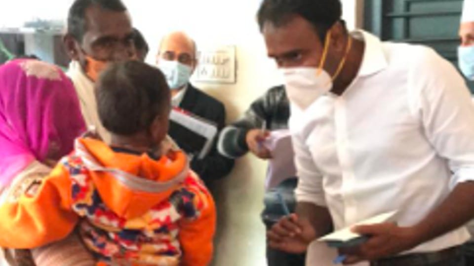 Chhatarpur: Divyanshi, who came out alive from the borewell, reached to meet the collector, sought residence and well