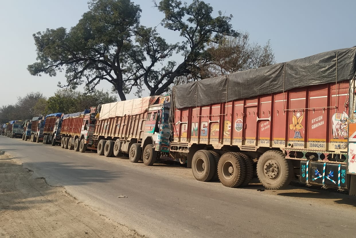Long jam due to truck parked on the side of the road