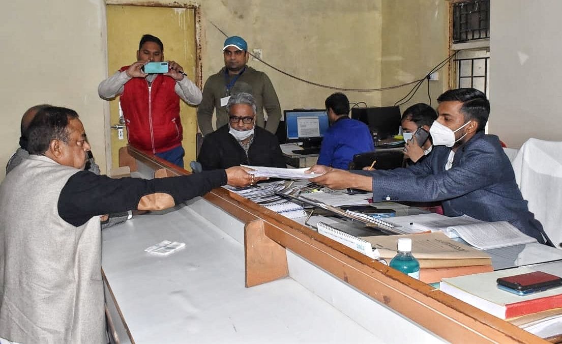 11 candidates including two from Congress, one from BSP filed leaflets