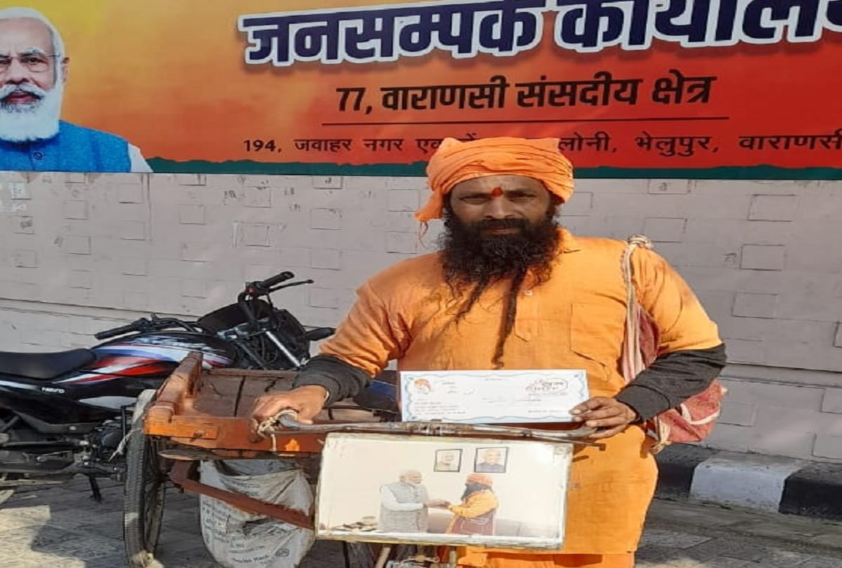 Mangal Kewat  of varanasi invites PM modi for son's wedding