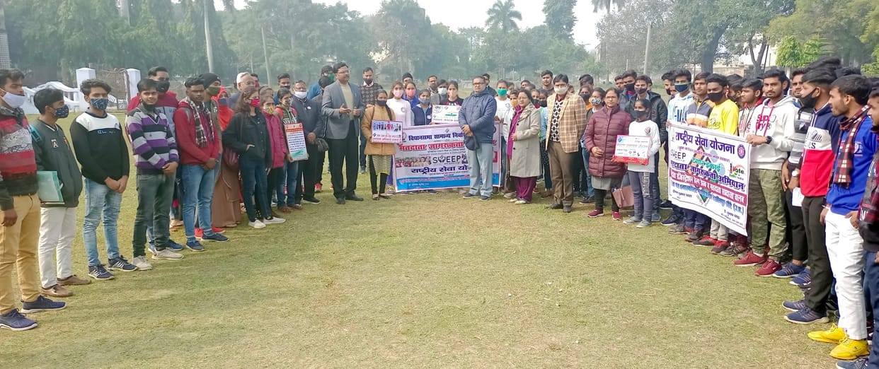 Principal administered oath to the students to vote