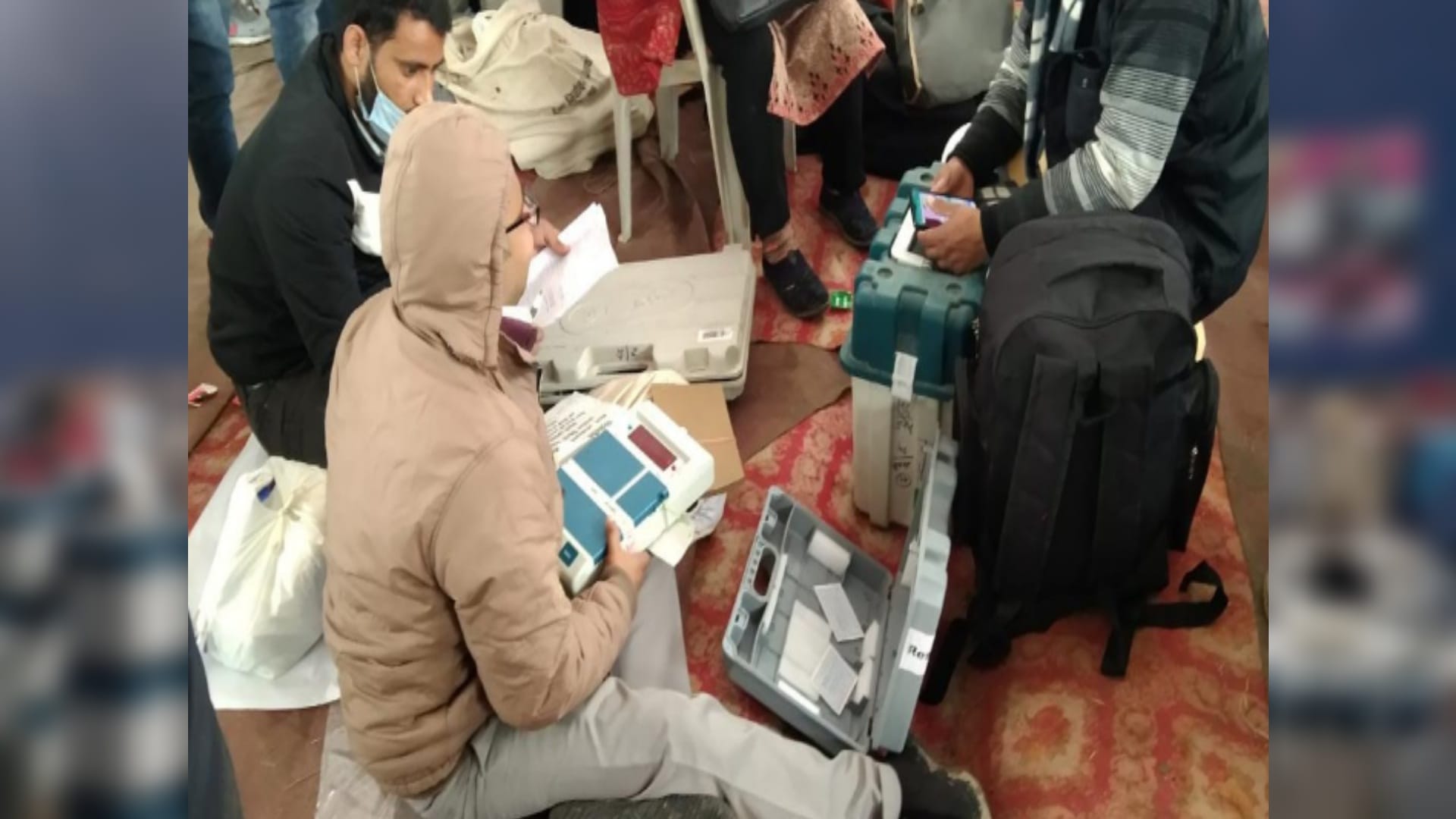 UP Elections 2022: Polling parties handled EVMs, tomorrow future of the candidates will be imprisoned in the voting boxes