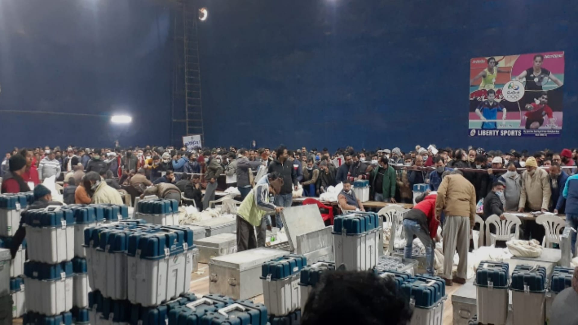 UP Elections 2022: Polling parties handled EVMs, tomorrow future of the candidates will be imprisoned in the voting boxes
