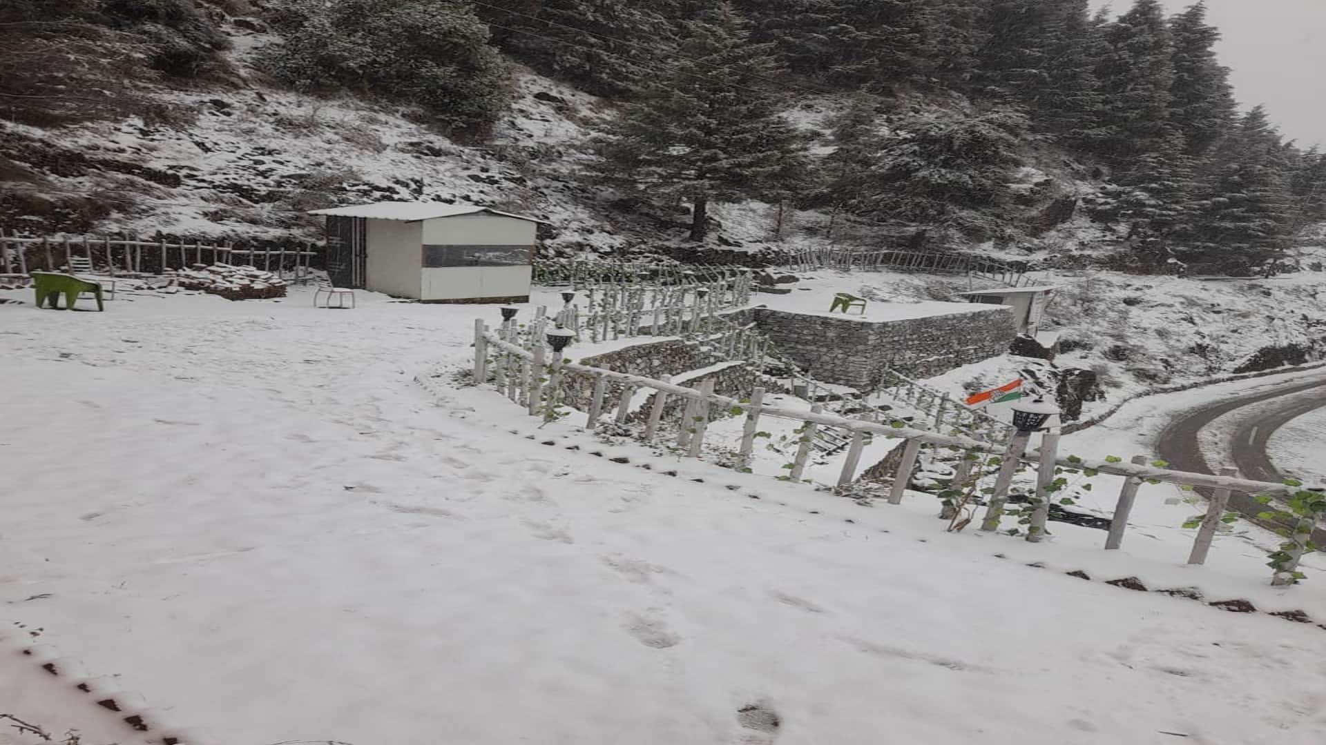 Uttarakhand : Snowfall in Mussoorie including Badri-Kedar, see photos