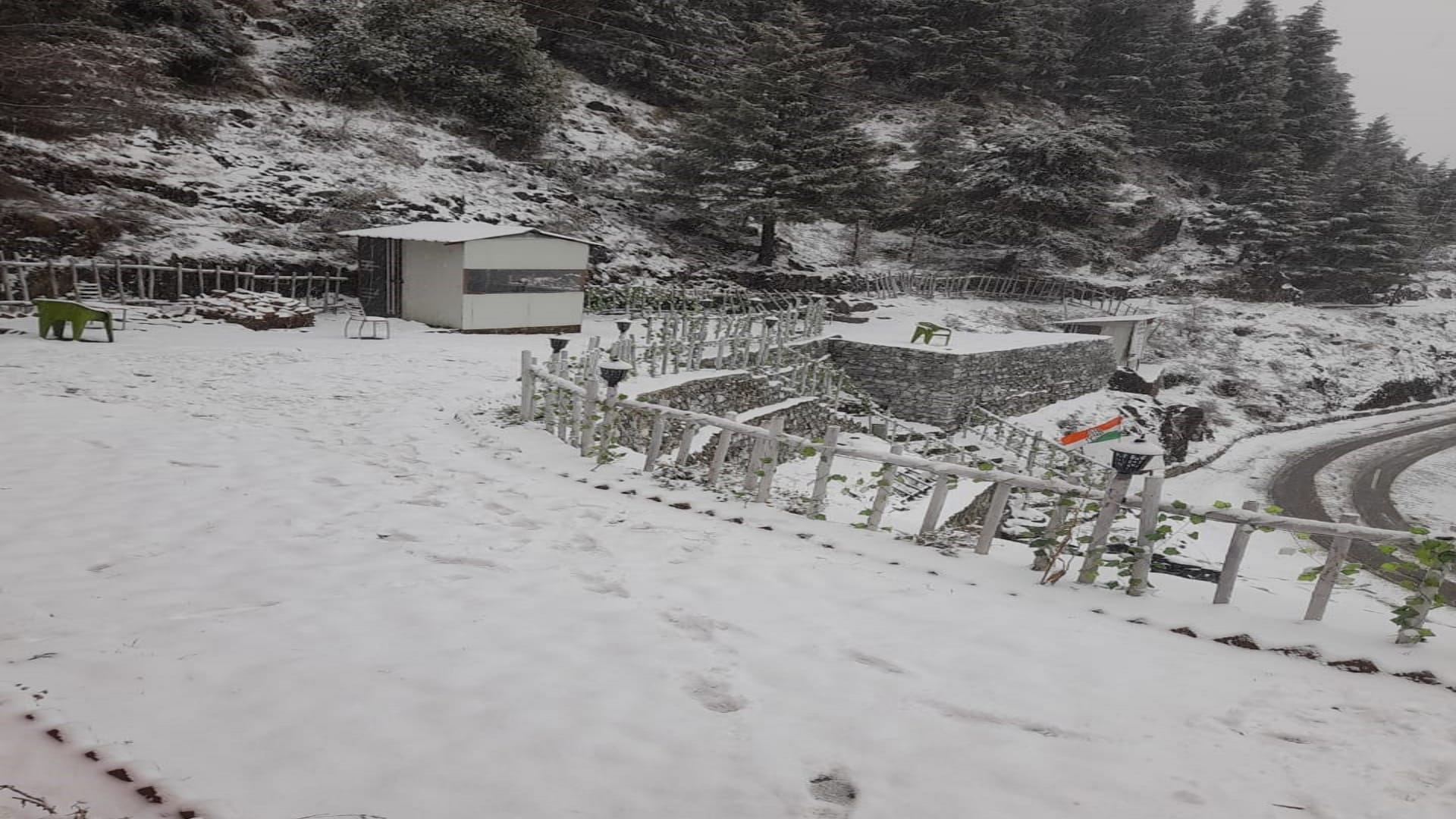 Uttarakhand : Snowfall in Mussoorie including Badri-Kedar, see photos
