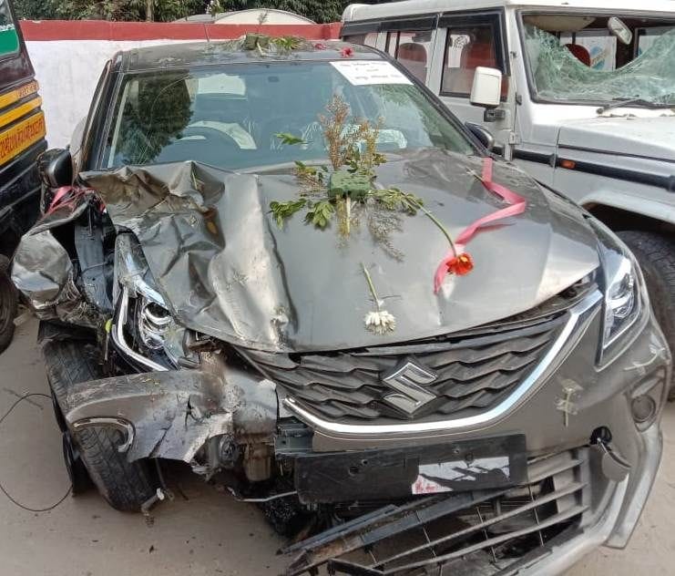 Three vehicles collided together, five people including bride and groom injured