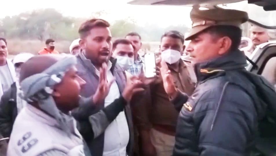 fathepur news,Family entangled with constable and post-mortem in-charge, uproar
