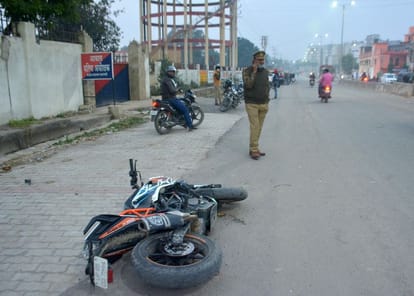 Two factions clashed over supremacy in Varanasi, shots were fired on Shivpur Central Road