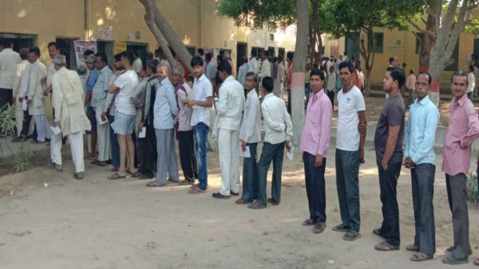 Gorakhpur: BLO can divert water on administration's awareness campaign, many voters did not know and work was cut from the list