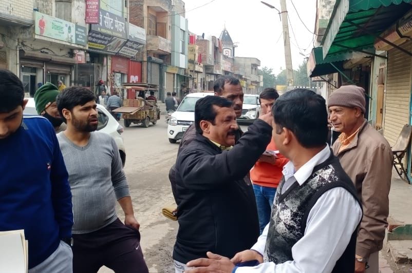 Opposition of the team that went to seal the shops of Shiv temple, notice was given to the property owner