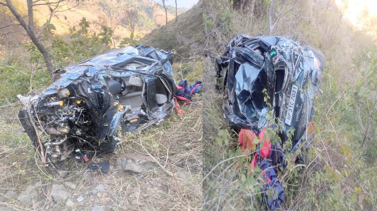 road accident Sundernagar: Car of barati fell into a ditch, two killed, three injured