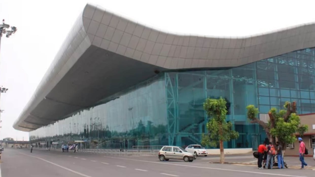 Ruckus at Amritsar airport after Amritsar-Ahmedabad flight canceled
