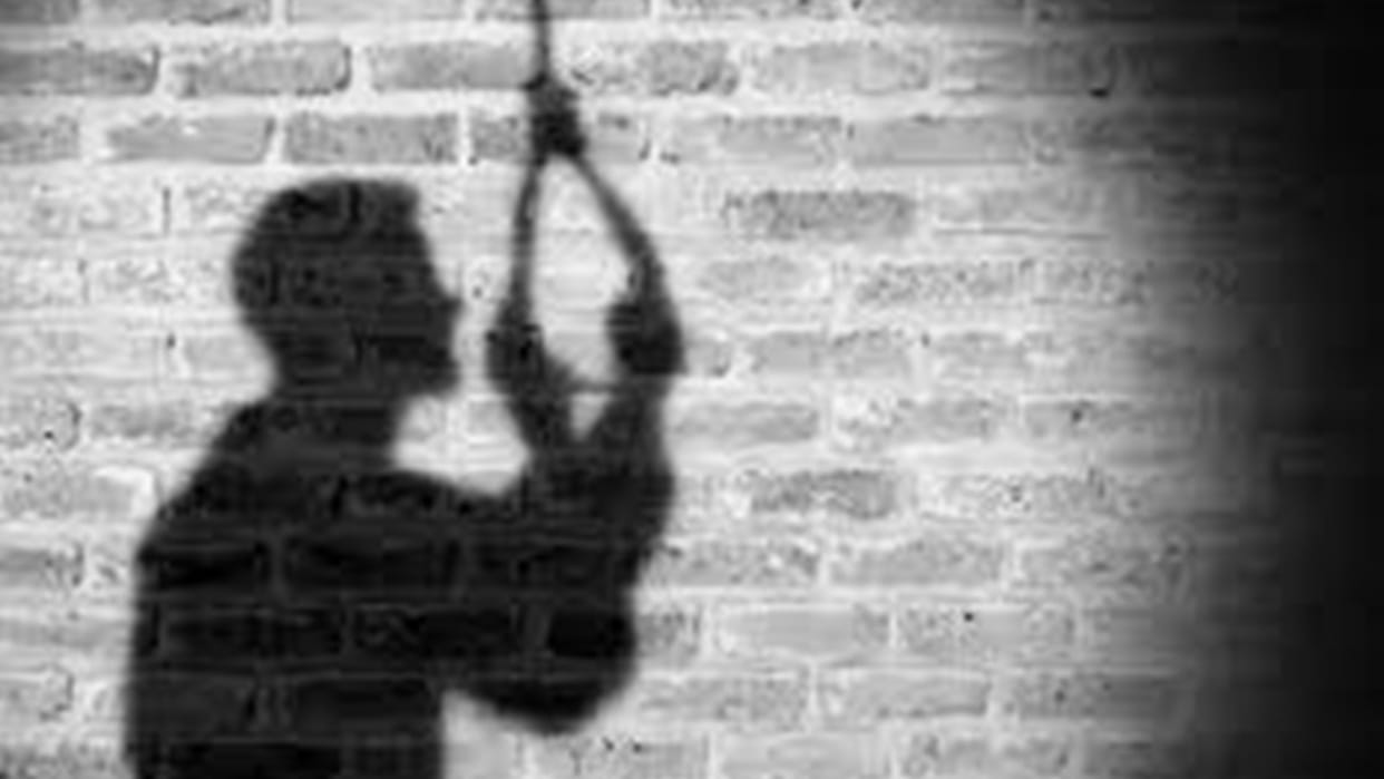 Lucknow: Young man and old man hanged, woman committed suicide by jumping in front of train